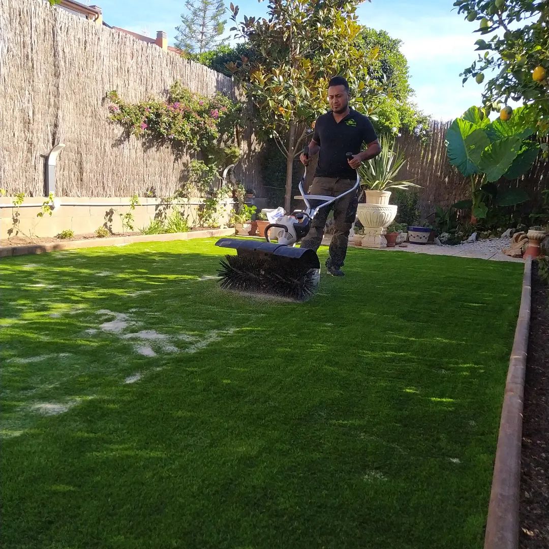 instalación de césped natural y artificial Tarragona